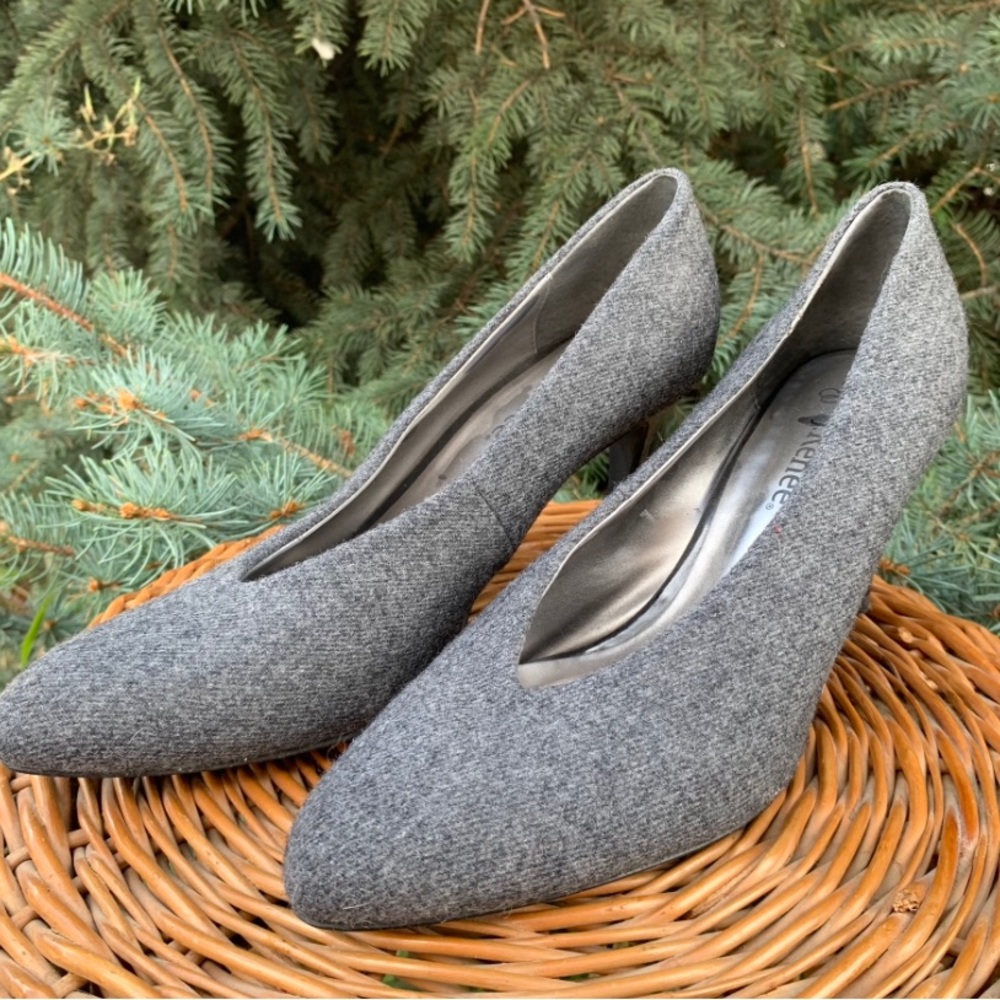 J. Reneé Frenzy Grey J.Renee Heather Gray Wool Flannel Heels Size 8.5 M